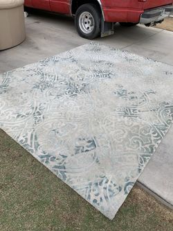 Beautiful Rug.. need light cleaning:)