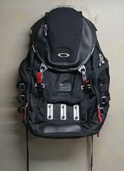 OAKLEY "Kitchen Sink" 34L TFG Standard Issue Tactical Gear Backpack - 1st-Generation - Black/Red
