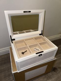 Brand New Jewlery/Make Up Box
