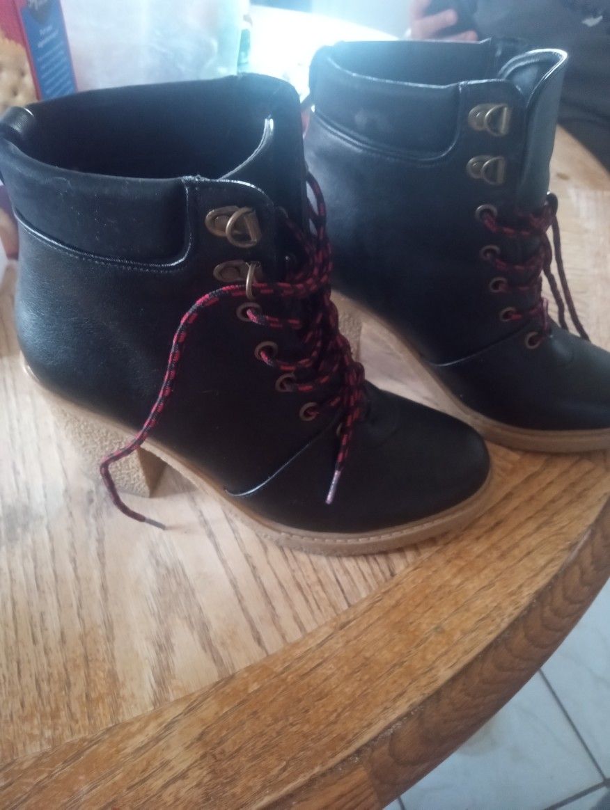 Woman Nautica Heels 7.5 Like New