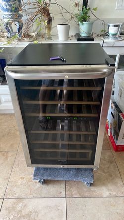 Wine Fridge - Dual Zone - Locking!Great Shape!