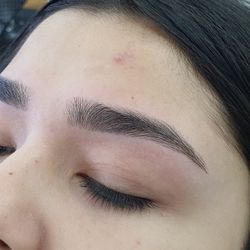 Eyebrow Threading And Henna Tinting 