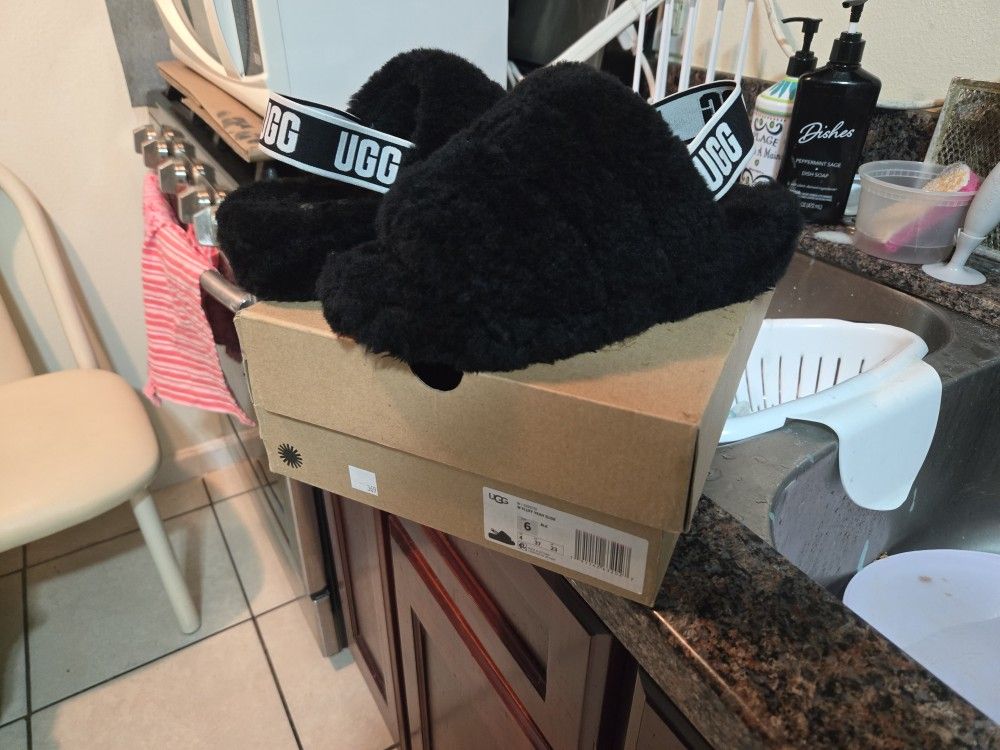 Ugg Fluffy Yeah Slides