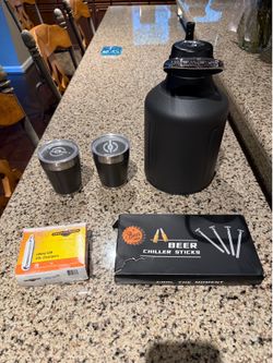 *****GrowlerWerks Beer uKeg 128 with CO2 Chargers, Cups, and Chiller Sticks*****
