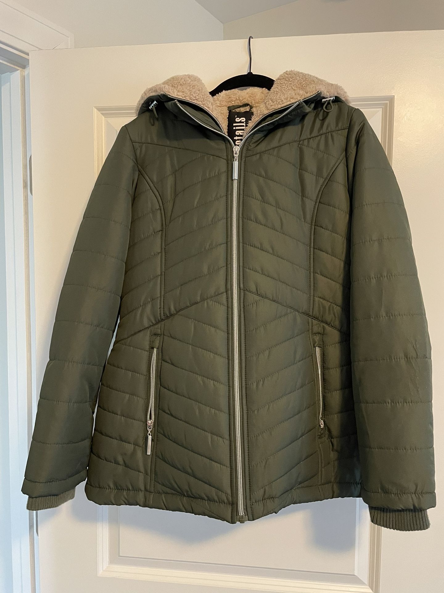 Women’s Puffer Jacket - NEW!