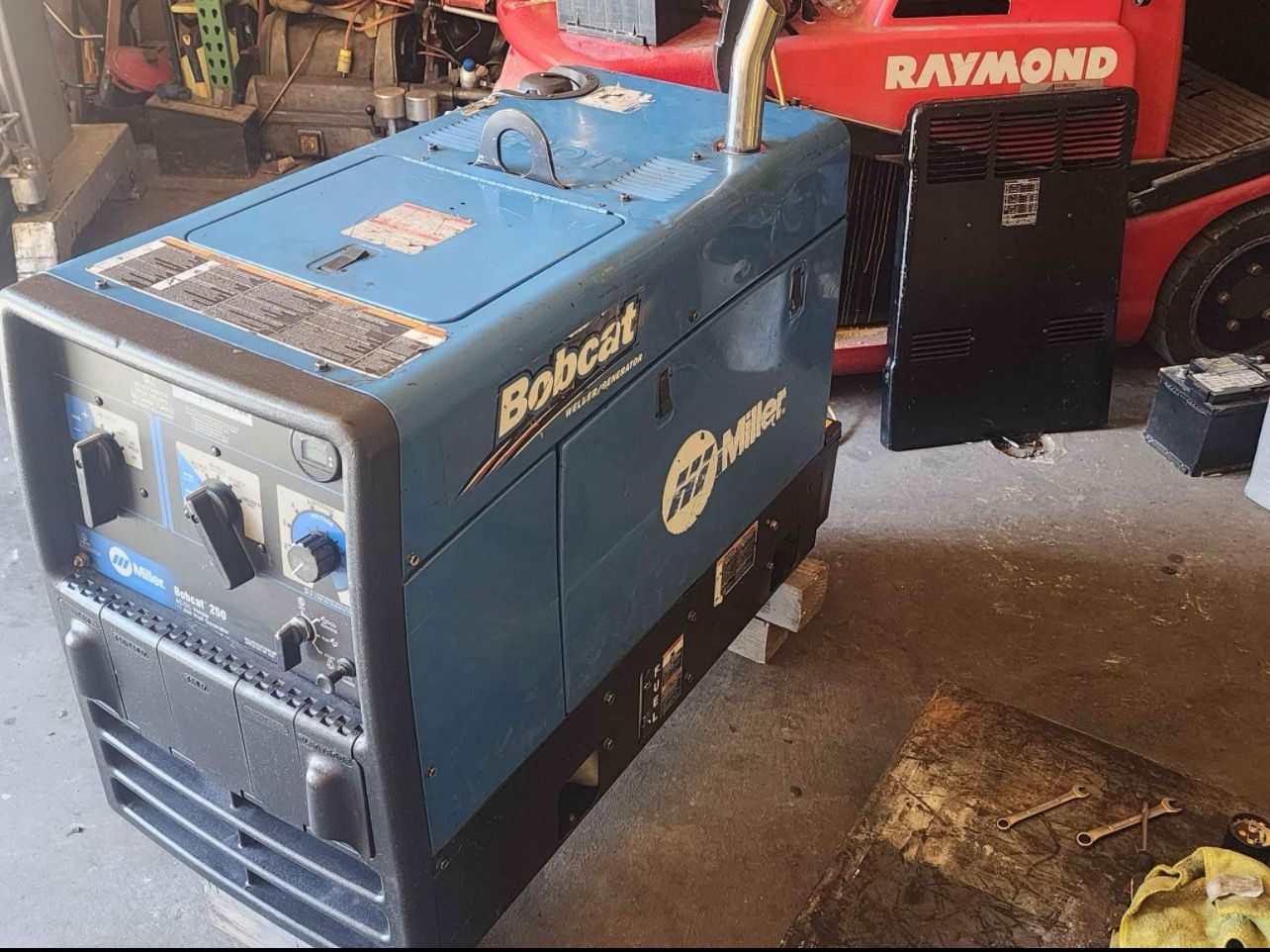Miller Bobcat 250 Welder Generator 