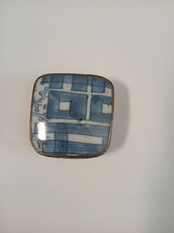 Chinese porcelain shard trinket box