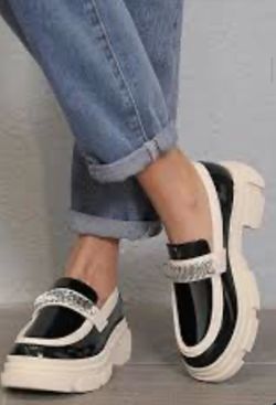 Like New! ZAYNSIA platform loafers size 9