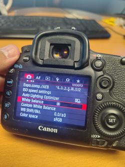 Canon 5D Mk III + Ultra-Compact 40mm Pancake Lens