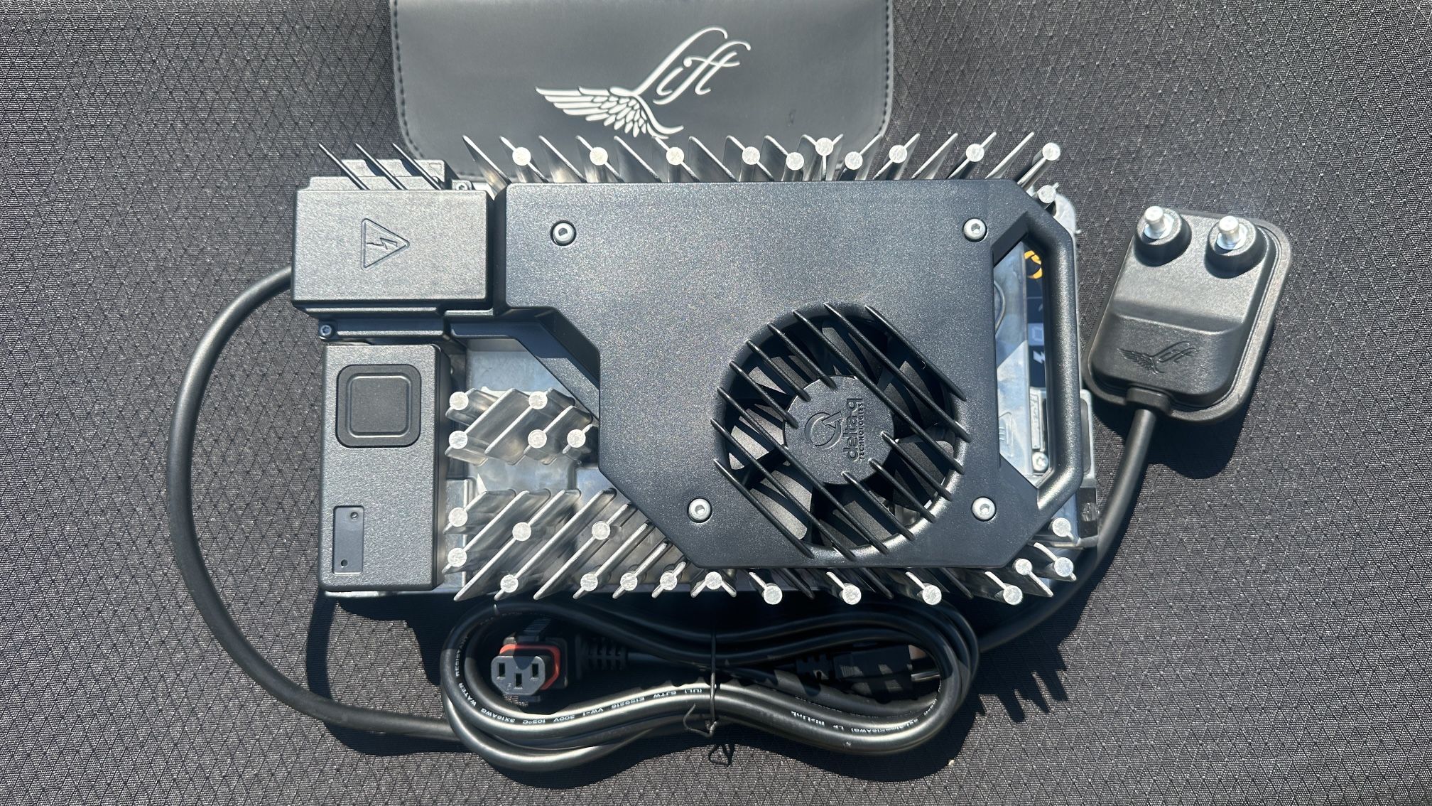 LIFT FOILS LIFT5 / LIFTX eFoil fast battery charger / US cable