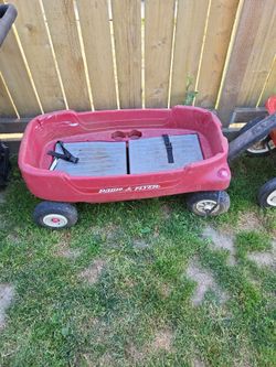 Radio Flyer wagon with rubber tires