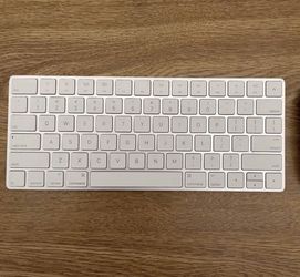 Apple Magic Keyboard Bluetooth Wireless
