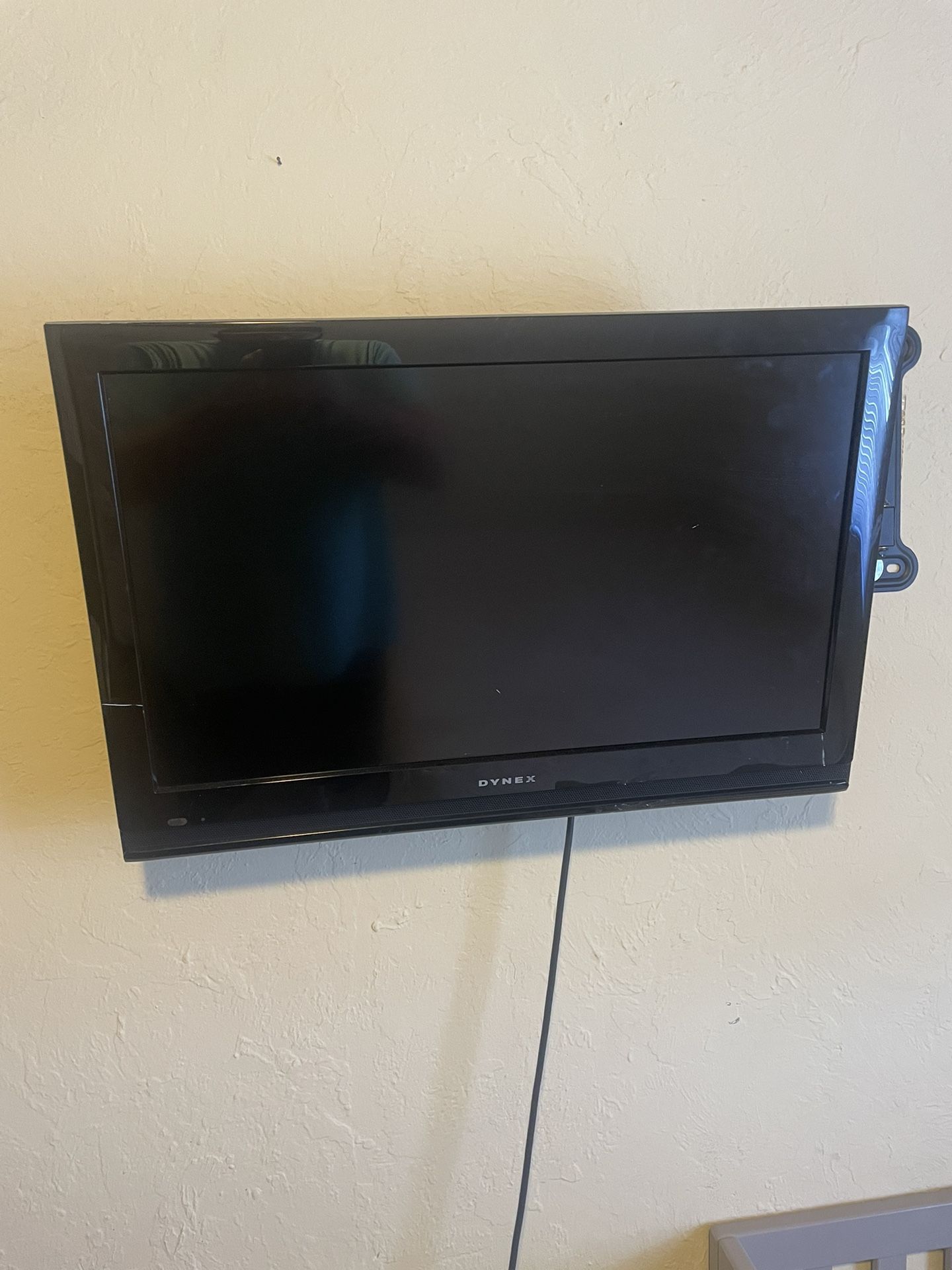 Small Dynes Tv And Extendable Mount