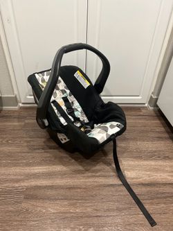 Baby car seat - needs base