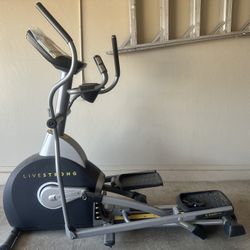 Livestrong Elliptical Trainer – SmoothStride, Heart-Rate Grips