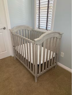Mini baby crib