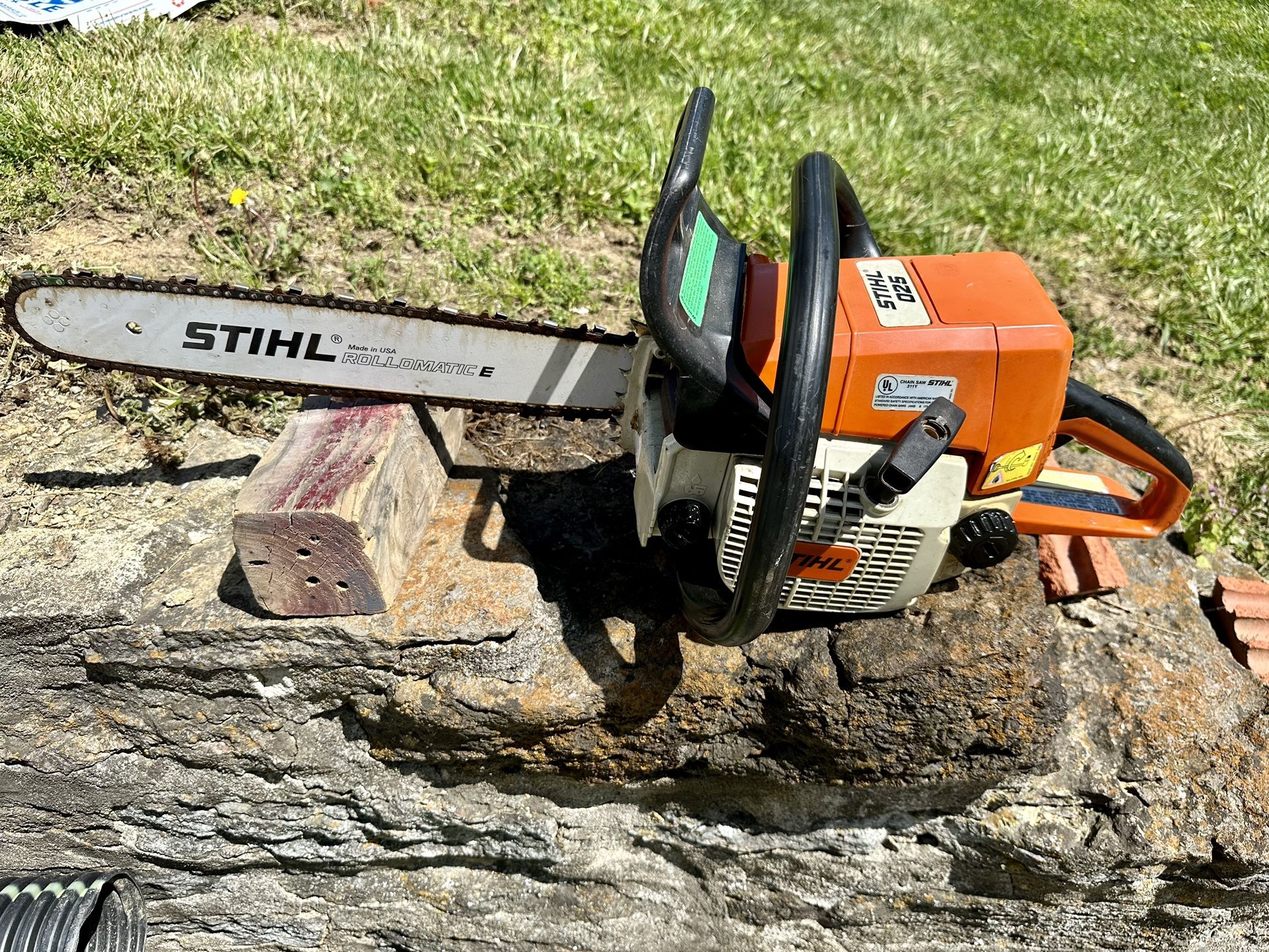 Stihl 025 Chainsaw 16" lightly used great condtion starts easy runs like new no leaks or issues!