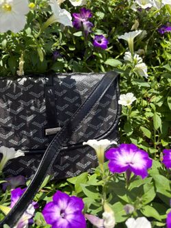 Black cross body bag (meet up only) Worcester Massachusetts