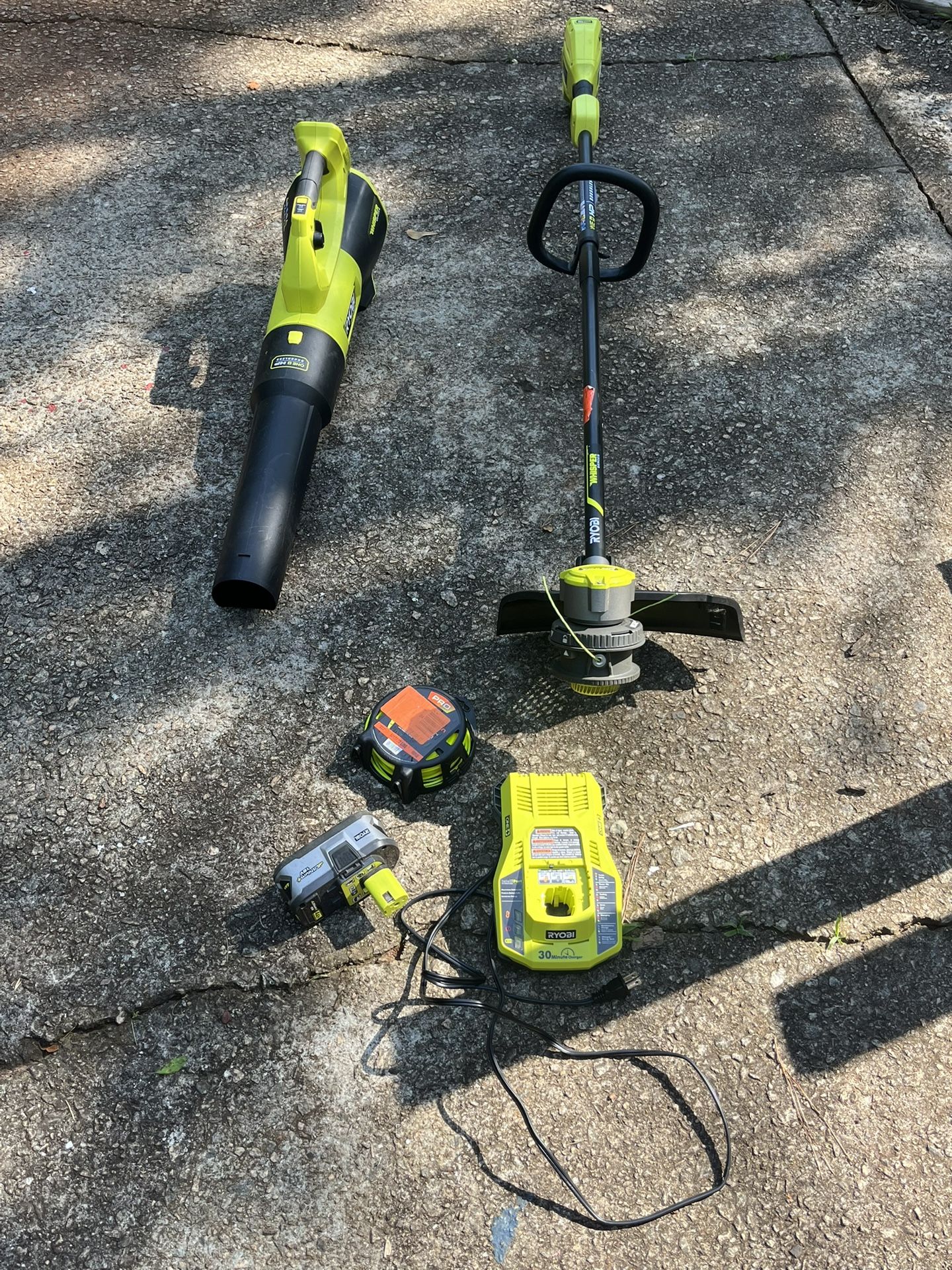 RYOBI ONE+ HP 18V 15 in. String Trimmer 510 CFM Leaf Blower 4.0 Ah Battery Charger 140