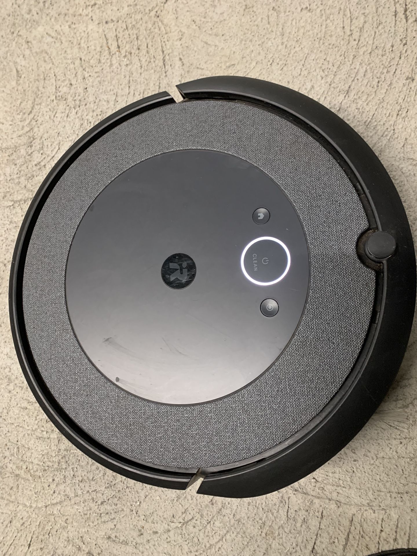 iRobot Roomba i3 Robot Vacuum with Charging Dock – Excellent Condition