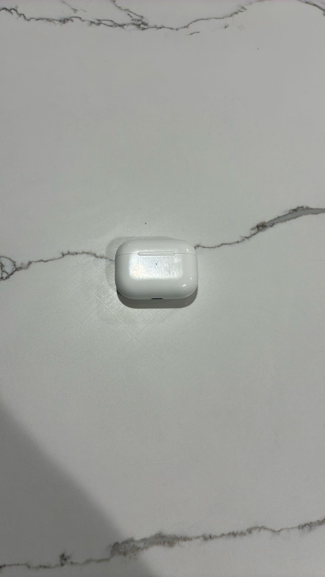 Airpod Pros 1st Gen ANC (BROKEN LEFT EARBUD)
