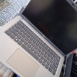 Dell - Plus- 16" 2K Laptop - Intel Core Ultra 5 226V 2024 - 256GB Memory 