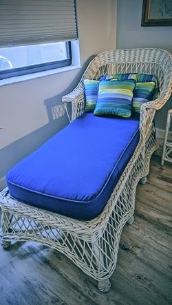 White Wicker Chaise