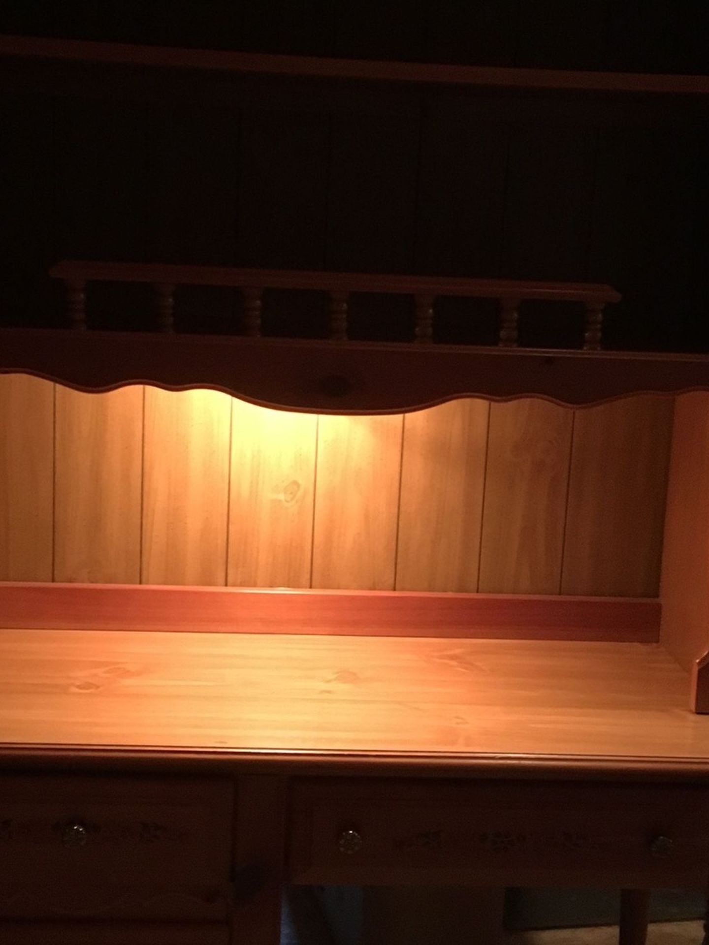 Broyhill Desk With Hutch