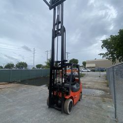 Toyota 5000lb Forklift 