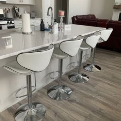 New 4 white bar stools