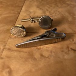 Vintage-Two Circular Tie Tacks & Tie Clip 