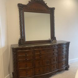 Dresser With Mirror