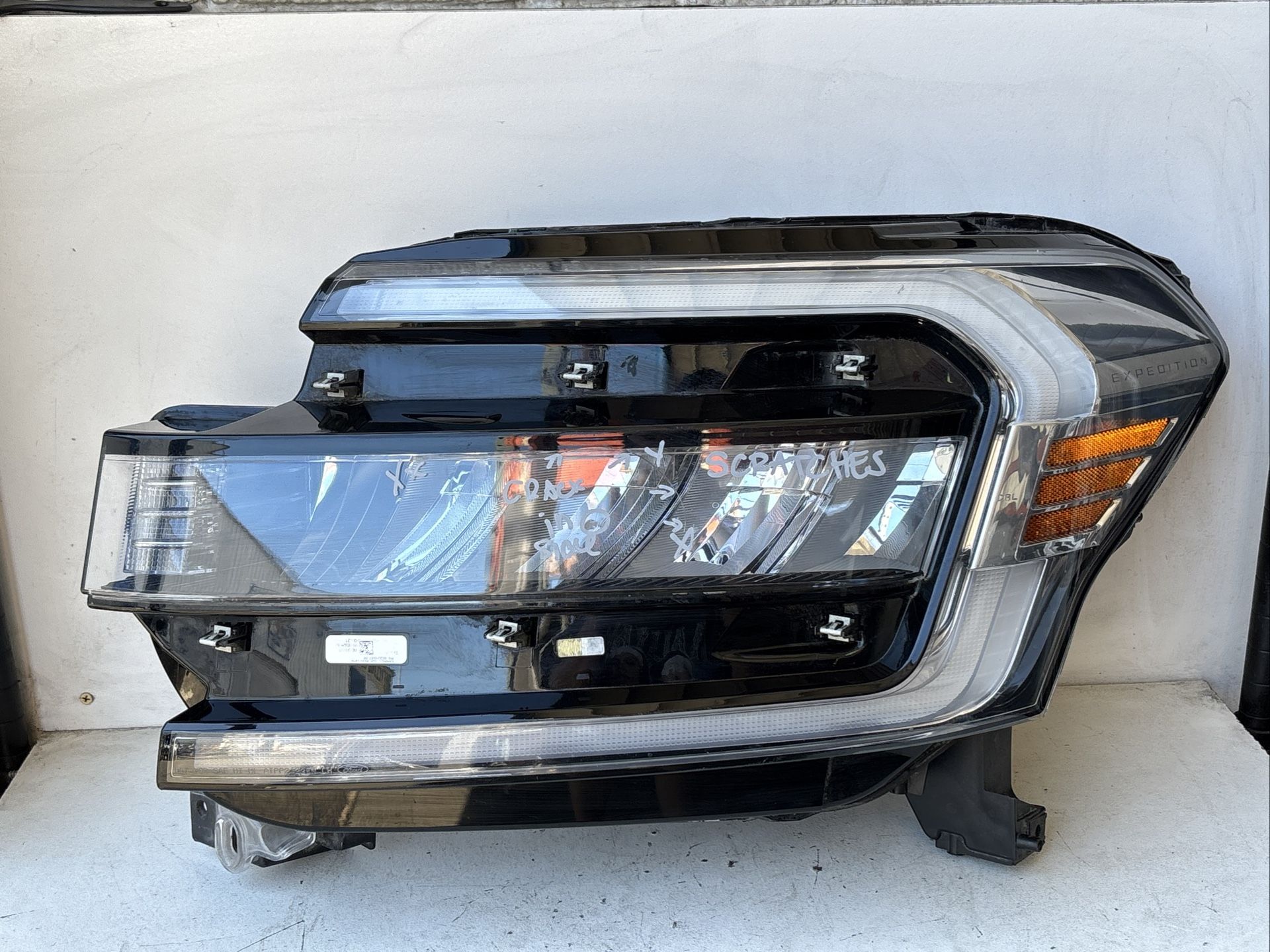 2022 2023 2024 FORD EXPEDITION LH CHROME HEADLIGHT OEM USED #5354