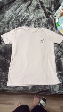 Pink pacsun t-shit with flower detail