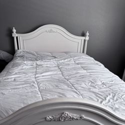 Young America Isabella Collection Bed