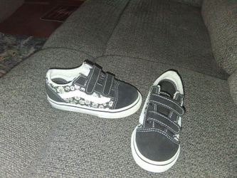 8.5c girl vans