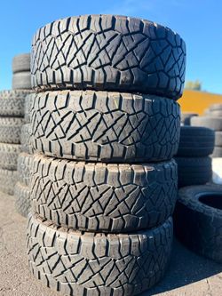 35x12.50/22 Nitto vendo un set de llantas usadas excelente condiciones de vida las 4 ✅🤩I am selling a set of used tires, all 4 in excellent living co