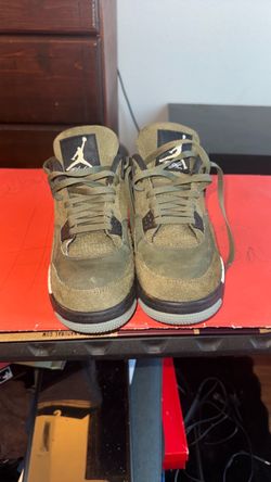 Jordan 4 ‘Olive Craft’ Size 9.5