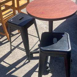 Adjustable Table W/Metal Bar Stools