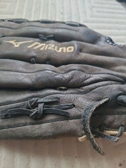 Mizuno Baseball Glove