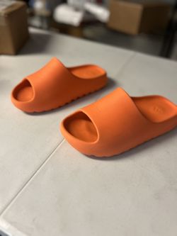 Adidas Yeezy Slides Size 10