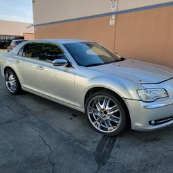 2012 chrysler 300 clean title
