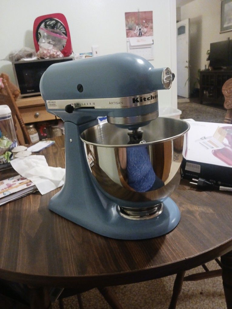 Teal Kitchen Aid Artisan Mixer With 1 Attachment