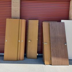 Interior and closet doors in brown and white color in good condition (Read the description of the post please)