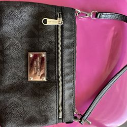 Micheal Kors Wristlet 