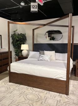 Warm & Inviting Canopy bed w/Grey upholstered headboard