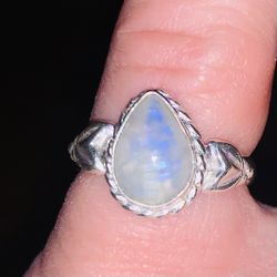 Moonstone And Silver Size 7 1/2 Ring