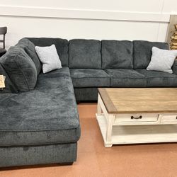 New Ashley Sectional 🔥🔥 IN STOCK NOW 