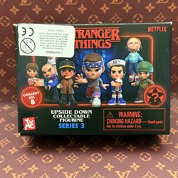 YuMe Toys Netflix Stranger Things Upside Down Capsule Series 3 Robin Buckley   Figure sealed. Box is opened with no paper work. 