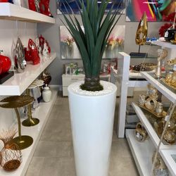 Planta Artificial Con Base Blanca Alta